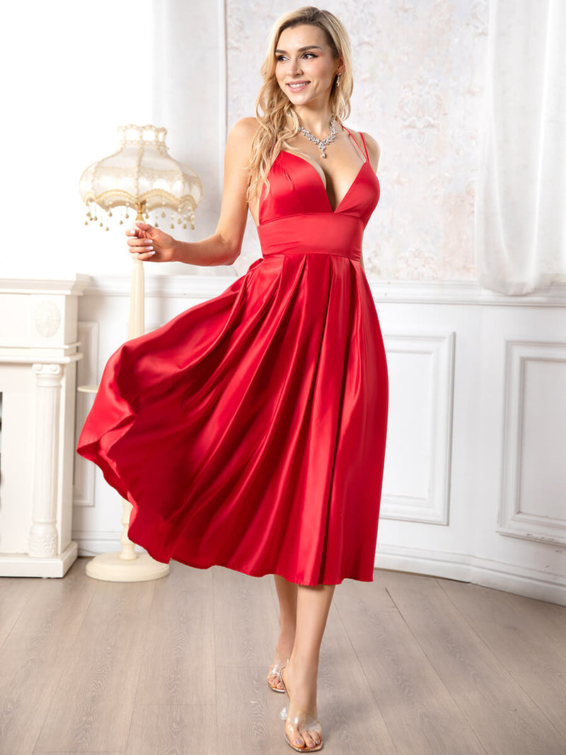 blonde Frau im roten Kleid