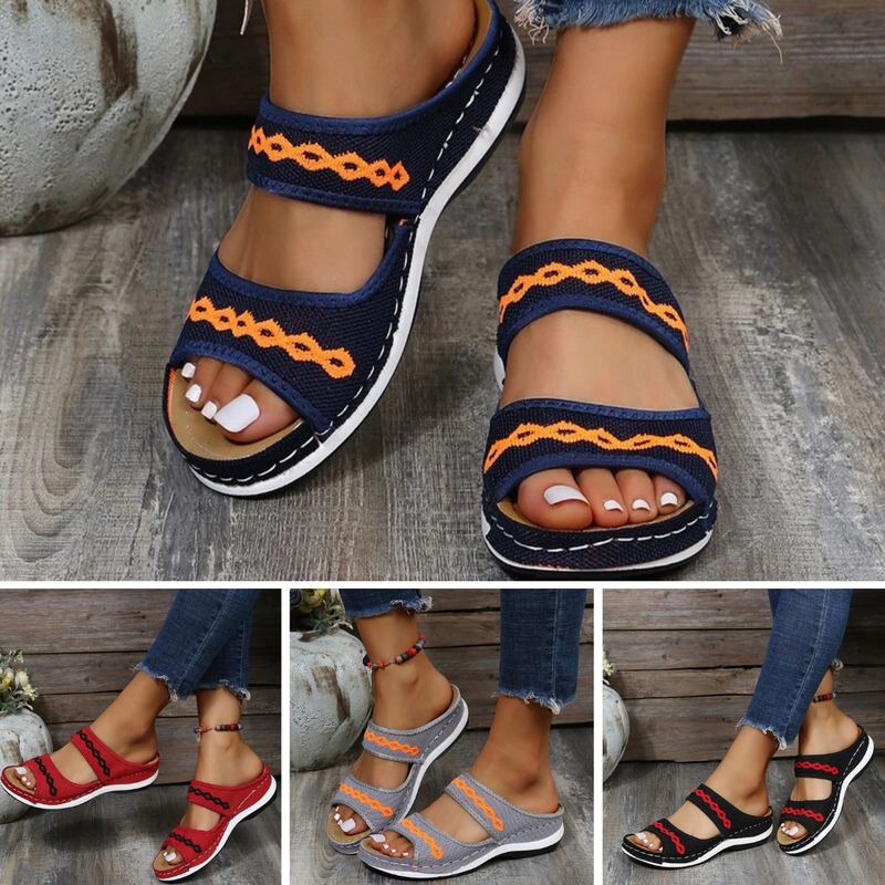 blaue Sandalen mit orangefarbenen Details
