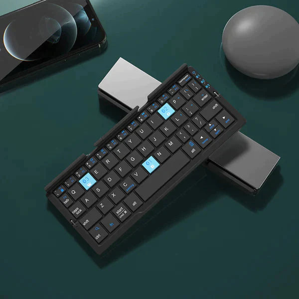 schwarze Mini-Tastatur mit blauen Tasten