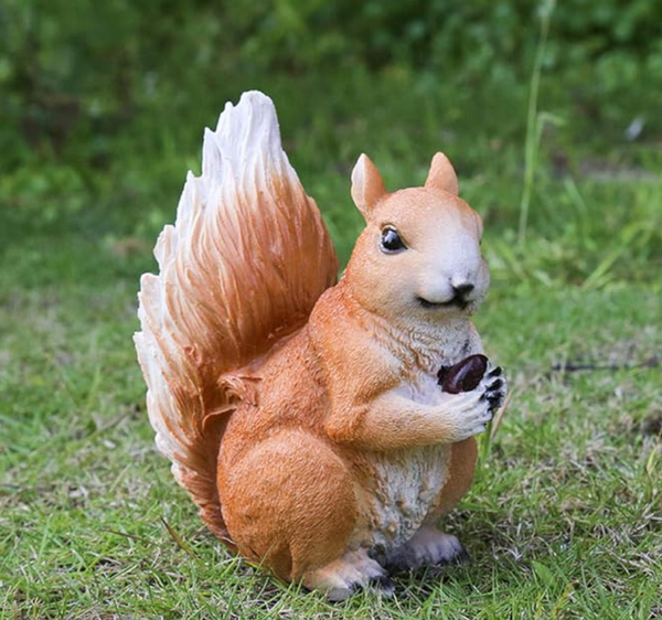 DecoSquirrel - Deko rative Eichhörnchen Statue